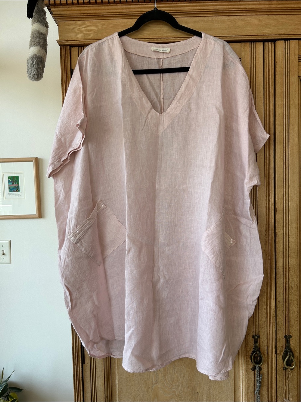 Relaxed Light Pink V-Neck Linen Tunic with Sparkly Pockets